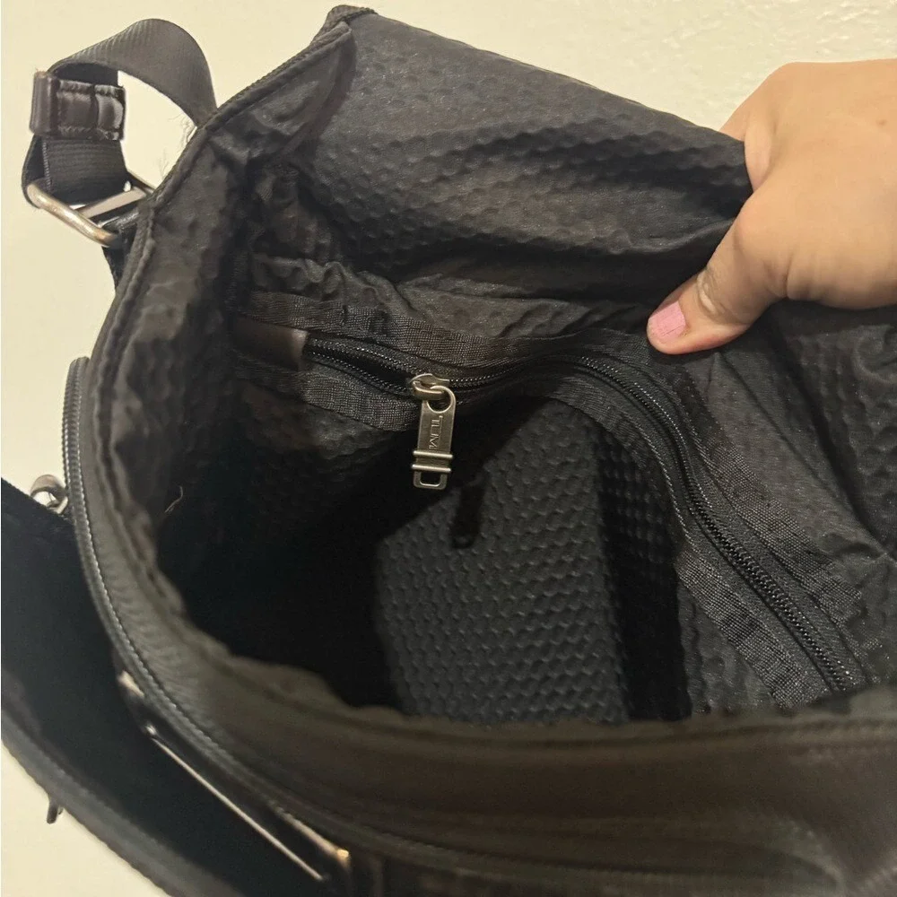 Tumi Crossbody Messenger Bag Small Black Brown Ballistic Nylon Travel (3785)